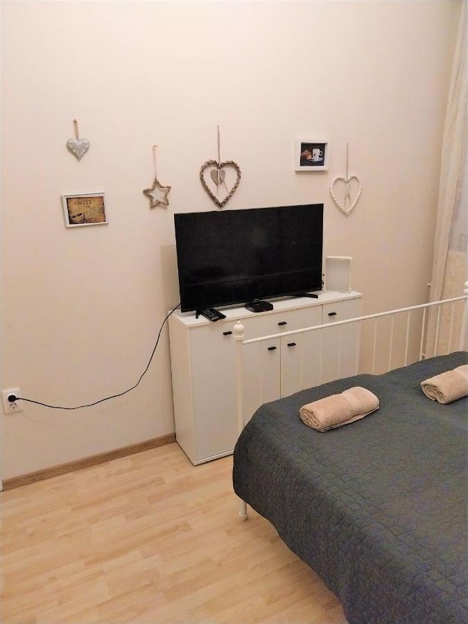 Aurora Main Street Apartment